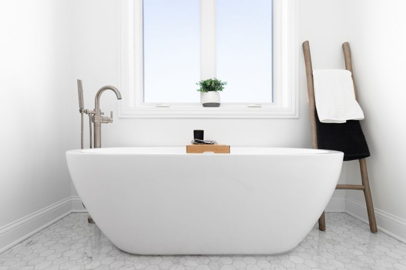 Space-efficient Corner Tub